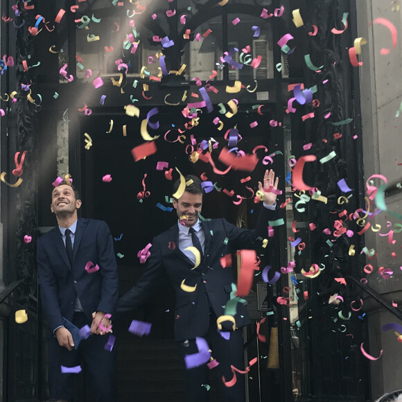 Bruno Julliard (premier adjoint à la Maire de Paris chargé de la Culture, du patrimoine, des métiers d'art, des relations avec les arrondissements et de la nuit) s'est marié avec Paul Le Goff à la mairie du 10e arrondissement de Paris, le 8 juillet 2017.