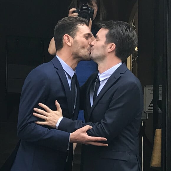 Bruno Julliard (premier adjoint à la Maire de Paris chargé de la Culture, du patrimoine, des métiers d'art, des relations avec les arrondissements et de la nuit) s'est marié avec Paul Le Goff à la mairie du 10e arrondissement de Paris, le 8 juillet 2017.