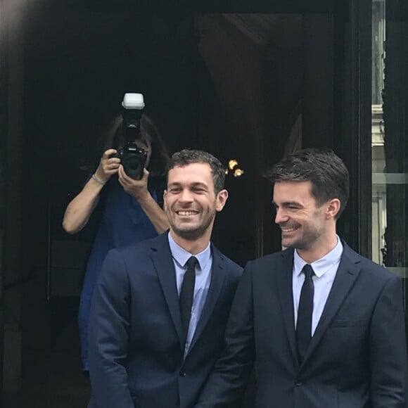 Bruno Julliard (premier adjoint à la Maire de Paris chargé de la Culture, du patrimoine, des métiers d'art, des relations avec les arrondissements et de la nuit) s'est marié avec Paul Le Goff à la mairie du 10e arrondissement de Paris, le 8 juillet 2017.