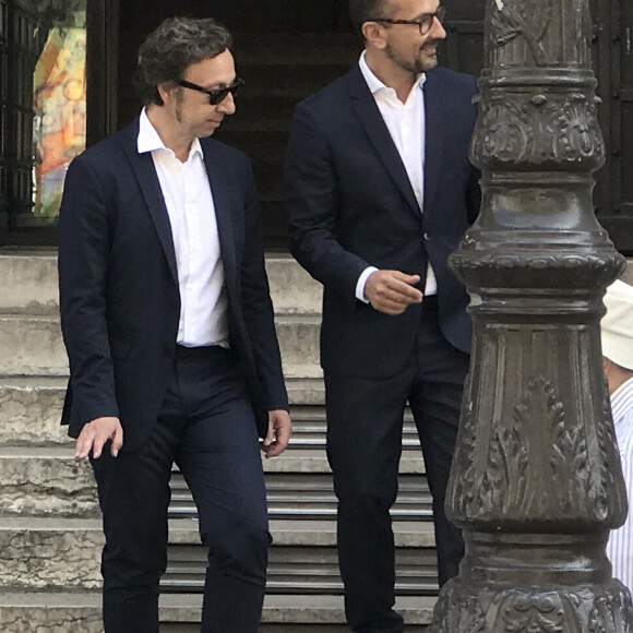 Stéphane Bern - Bruno Julliard (premier adjoint à la Maire de Paris chargé de la Culture, du patrimoine, des métiers d'art, des relations avec les arrondissements et de la nuit) s'est marié avec Paul Le Goff à la mairie du 10e arrondissement de Paris, le 8 juillet 2017.