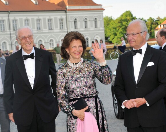 La reine Silvia et le roi Carl XVI Gustaf de Suède au 80e anniversaire de Max de Bavière à Munich le 22 juillet 2017.