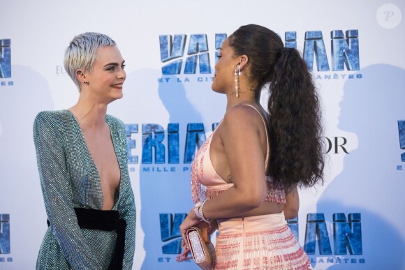 Cara Delevingne et Rihanna - Avant-première du film "Valérian et la Cité des mille planètes" de L. Besson à la Cité du Cinéma à Saint-Denis, le 25 juillet 2017. © Olivier Borde/Bestimage