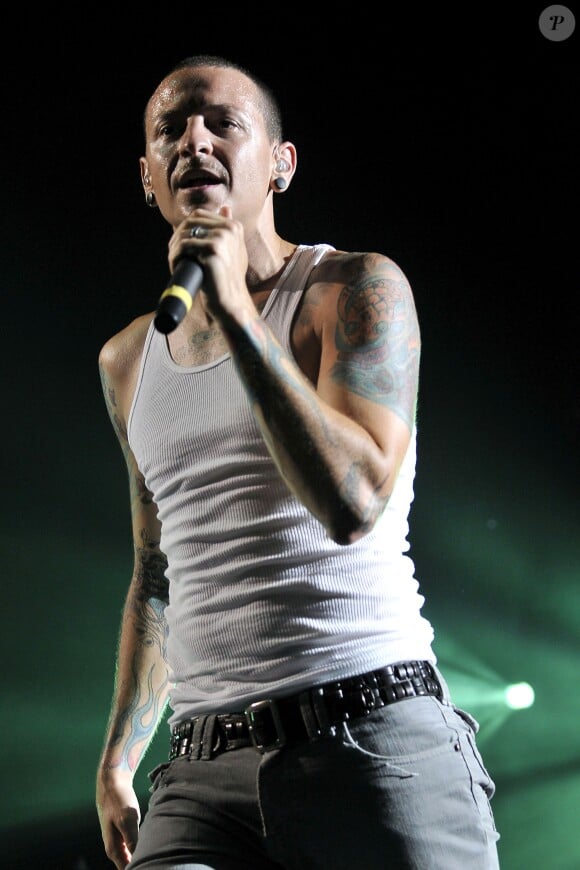 Chester Bennington de Linkin Park en août 2008 lors d'un concert du groupe en Floride.