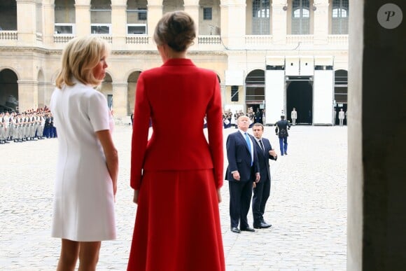 Emmanuel Macron et sa femme Brigitte Macron et Donald Trump et sa femme Melania Trump (habillée en Dior) aux Invalides à Paris, le 13 juillet 2017. © Sébastien Valiela/Dominique Jacovides/Bestimage