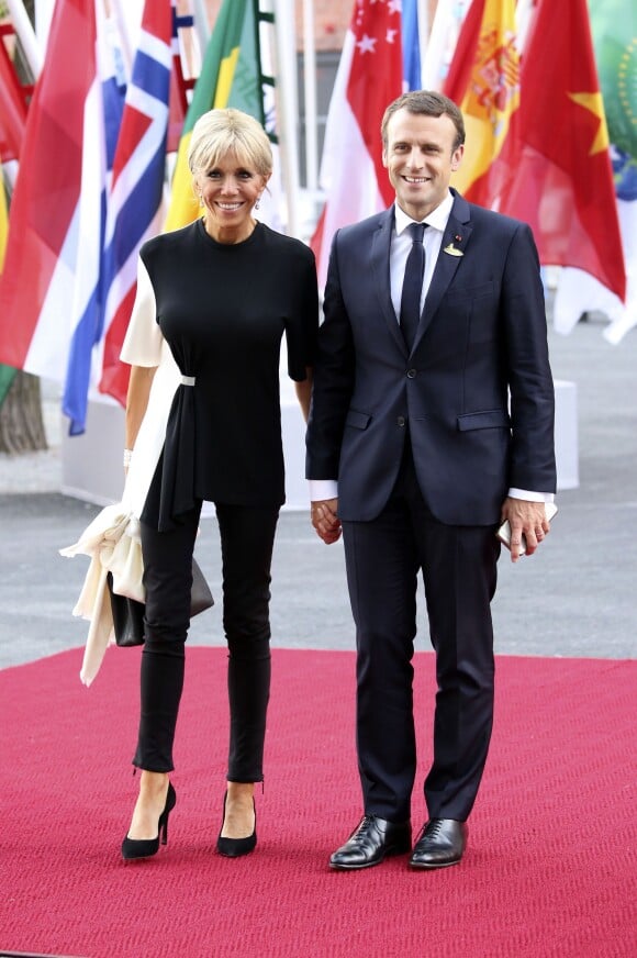 Le Président français Emmanuel Macron et sa femme la première dame Brigitte Macron arrivent au concert de la Neuvième Symphonie de Beethoven à l'Elbphilharmonie de Hamburg, Allemagne, le 7 juillet 2017. © Future-Image/Zuma Press/Bestimage