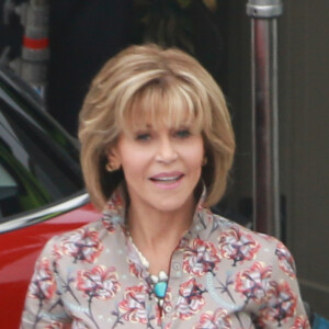 Jane Fonda sur le tournage du film "Grace and Frankie" à Malibu. Le 16 mars 2017 © CPA / Bestimage