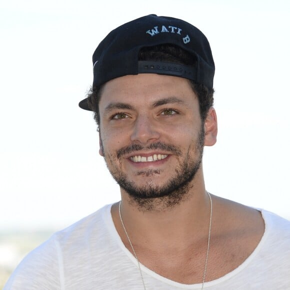 Kev Adams au photocall du film "Les Nouvelles aventures d'Aladin" lors du 8e Festival du Film Francophone d'Angoulême, le 29 août 2015.