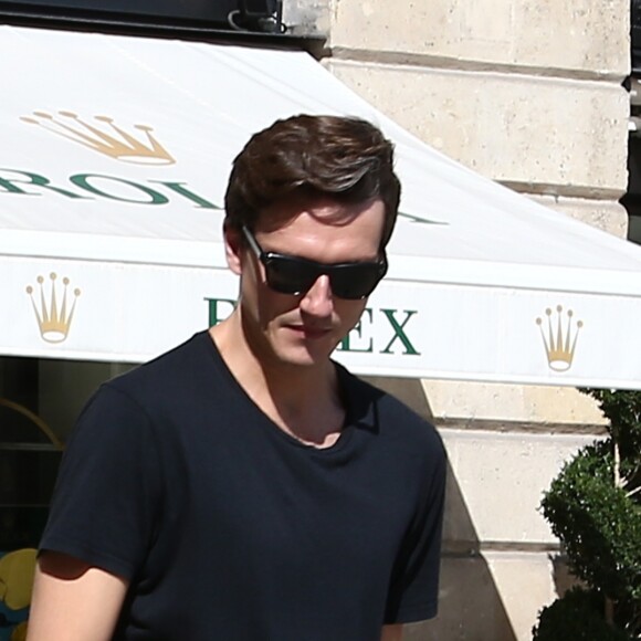 Céline Dion et son danseur Pepe Munoz sont allés faire du shopping à la boutique Schiaparelli à Paris, avant de se rendre à l'hôtel Ritz. Le 1er août 2017