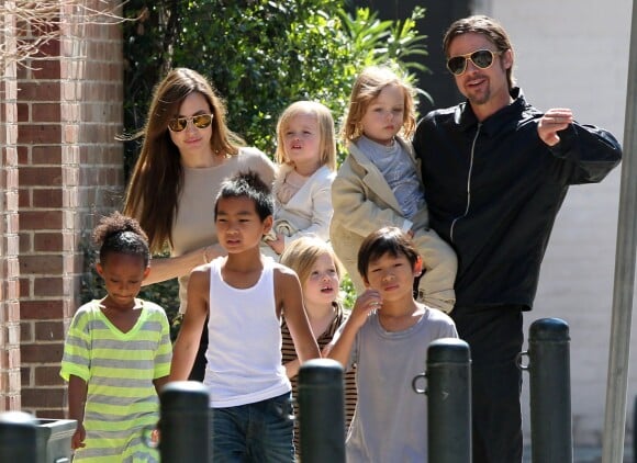 La famille Jolie-Pitt au complet dans les rues de la Nouvelle-Orléans en mars 2011
