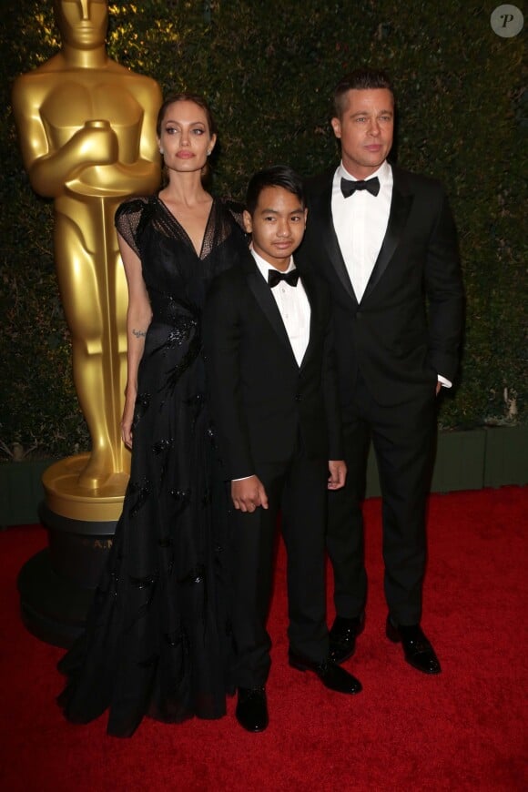 Angelina Jolie, Maddox et Brad Pitt à la cérémonie des Jean Hersholt Humanitarian Awards en novembre 2013 à Los Angeles