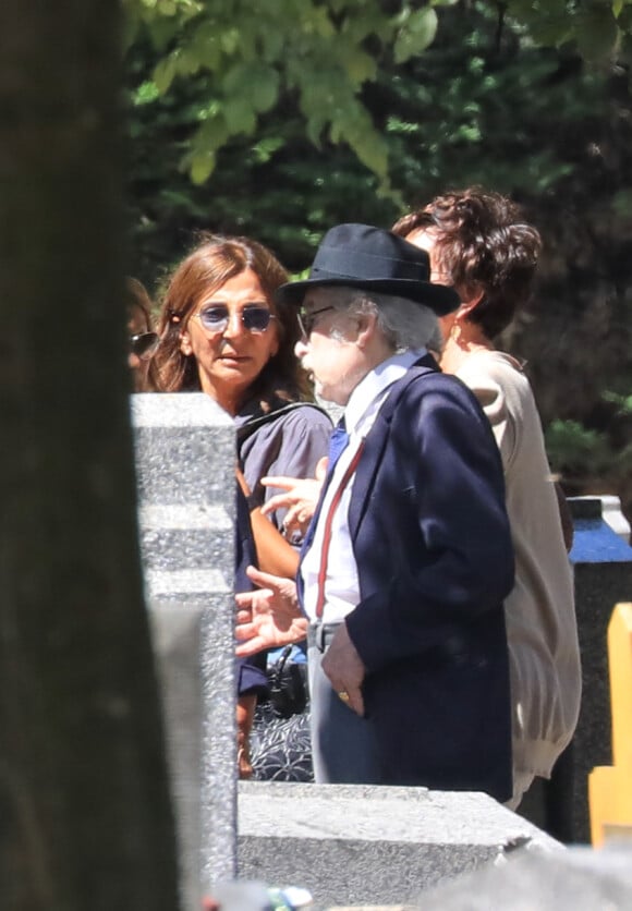 Exclusif - Audrey Attia, femme de Luis Fernandez et Popeck - Obsèques de l'agent artistique Charley Marouani au cimetière nouveau de Neuilly-sur-Seine le 3 août 2017