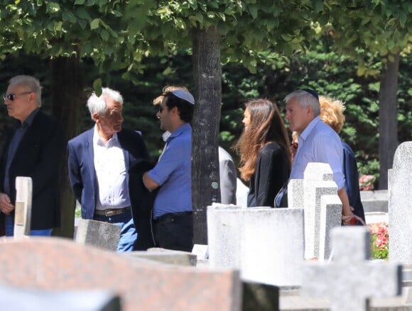 Exclusif - Gilbert Coullier, Luis Fernandez - Obsèques de l'agent artistique Charley Marouani au cimetière nouveau de Neuilly-sur-Seine le 3 août 2017
