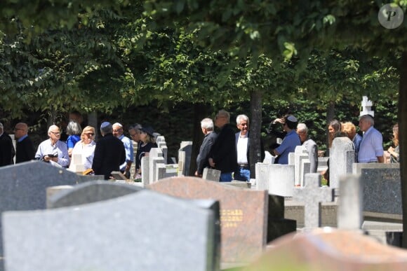 Exclusif - Gilbert Coullier et Luis Ferrnandez - Obsèques de l'agent artistique Charley Marouani au cimetière nouveau de Neuilly-sur-Seine le 3 août 2017