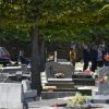 Exclusif - La famille et les proches - Obsèques de l'agent artistique Charley Marouani au cimetière nouveau de Neuilly-sur-Seine le 3 août 2017