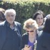 Exclusif - Enrico Macias et sa fille Jocya Ghrenassia - Obsèques de l'agent artistique Charley Marouani au cimetière nouveau de Neuilly-sur-Seine le 3 août 2017