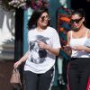 Les sosies de Kim Kardashian et Kylie Jenner, Sonia et Fyza Ali, font du shopping à Beverly Hills, le 26 juillet 2017.
