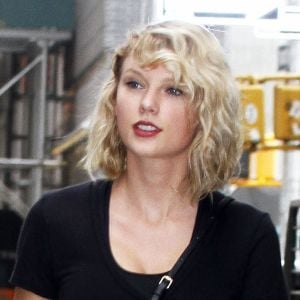 Taylor Swift se promène, accompagnée de ses gardes du corps, dans les rues de New York, le 7 septembre 2016