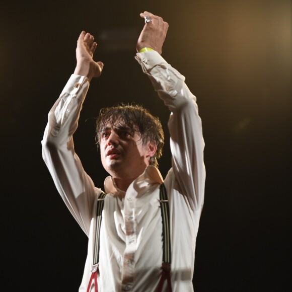 Pete Doherty lors du concert anti-FN (Front National) organisé place de la République à Paris, le 4 mai 2017. © Lionel Urman/Bestimage