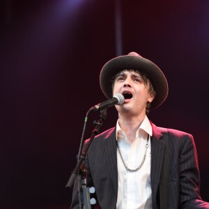 Pete Doherty lors du concert anti-FN (Front National) organisé place de la République à Paris, le 4 mai 2017. © Lionel Urman/Bestimage