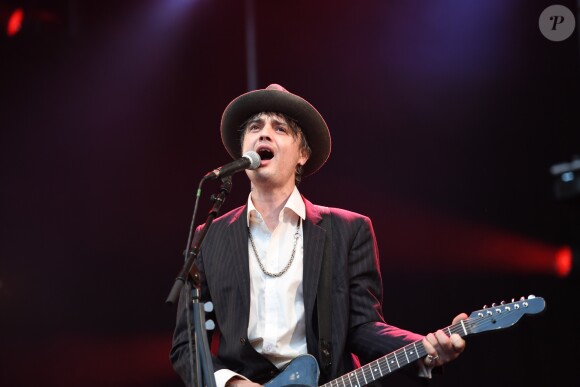 Pete Doherty lors du concert anti-FN (Front National) organisé place de la République à Paris, le 4 mai 2017. © Lionel Urman/Bestimage