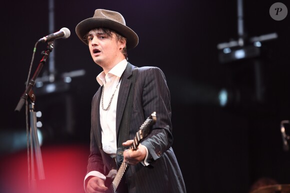 Pete Doherty lors du concert anti-FN (Front National) organisé place de la République à Paris, le 4 mai 2017. © Lionel Urman/Bestimage