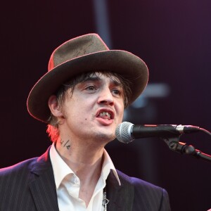 Pete Doherty lors du concert anti-FN (Front National) organisé place de la République à Paris, le 4 mai 2017. © Lionel Urman/Bestimage