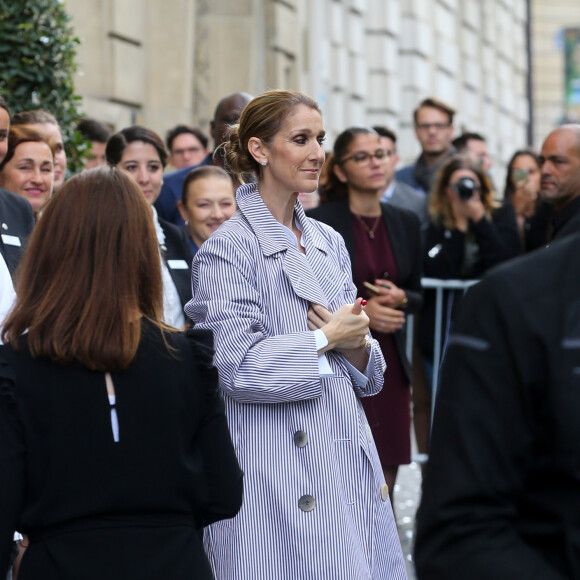 Céline Dion à la sortie de l'hôtel Royal Monceau, à Paris, France, le 10 août 2017. © Agence/Bestimage