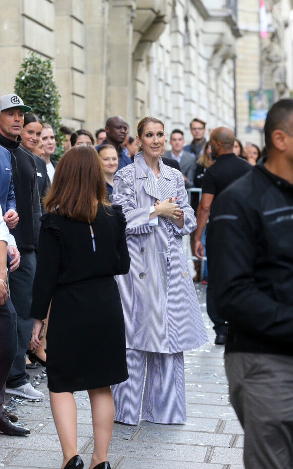 Céline Dion à la sortie de l'hôtel Royal Monceau, à Paris, France, le 10 août 2017. © Agence/Bestimage