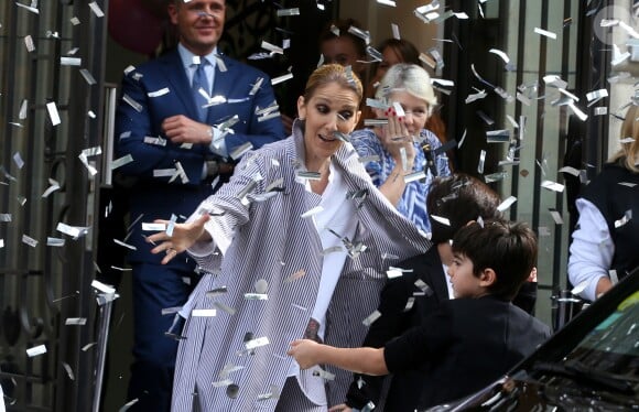 Céline Dion à la sortie de l'hôtel Royal Monceau, à Paris, France, le 10 août 2017. © Agence/Bestimage