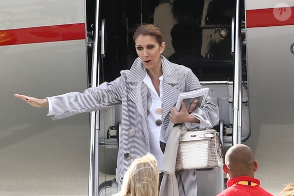 Celine Dion prend un jet privé au Bourget le 10 août 2017.