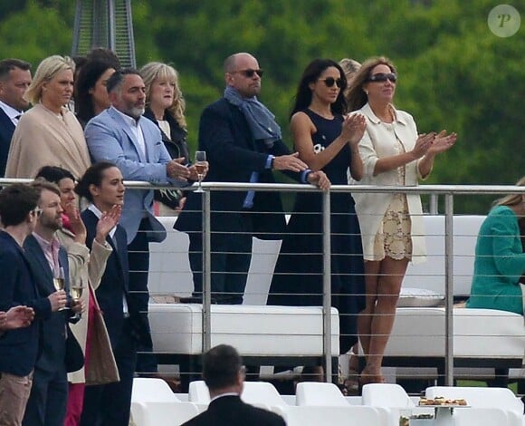 Meghan Markle assiste a un match de polo où joue son compagnon le prince Harry à Ascot le 6 mai 2017.