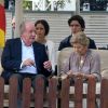 Felipe Juan Froilan de Marichalar et sa soeur Victoria Federica de Marichalar avec leur mère l'infante Elena d'Espagne et leur grand-père le roi Juan Carlos Ier lors du 46e tournoi de polo de Sotogrande le 27 août 2017.