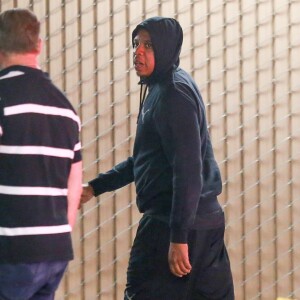 Exclusif - Jay Z se rend à son cours de gym avec son garde du corps à Santa Monica, le 11 août 2017.