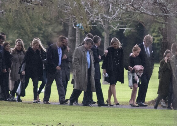 La reine Maxima des Pays-Bas et le roi Willem-Alexander des Pays-Bas en famille lors des funérailles du père de la reine Maxima, Jorge Zorreguieta, au cimetière Parque Memorial proche de Buenos Aires, Argentine, le 10 août 2017.