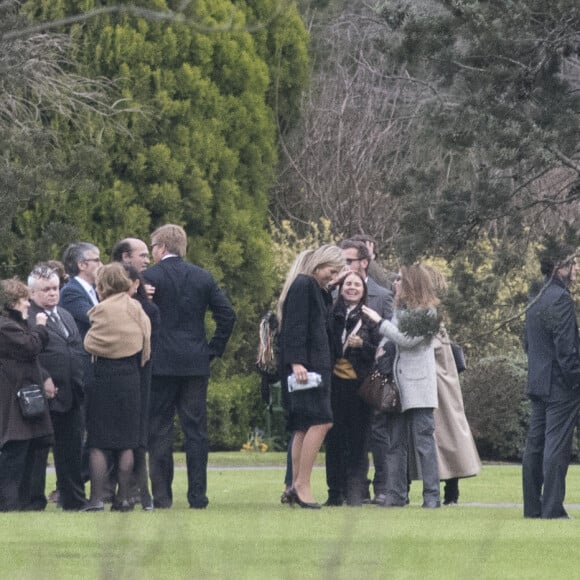 La reine Maxima des Pays-Bas et le roi Willem-Alexander des Pays-Bas en famille lors des funérailles du père de la reine Maxima, Jorge Zorreguieta, au cimetière Parque Memorial proche de Buenos Aires, Argentine, le 10 août 2017.