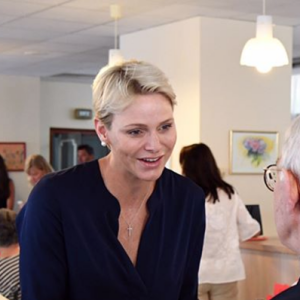La princesse Charlene de Monaco a rendu une visite surprise avec ses jumeaux le prince Jacques et la princesse Gabriella aux aînés de la Fondation Hector Otto le 19 août 2017. © Instagram HSH Princesse Charlene de Monaco / Eric Mathon / Palais Princier