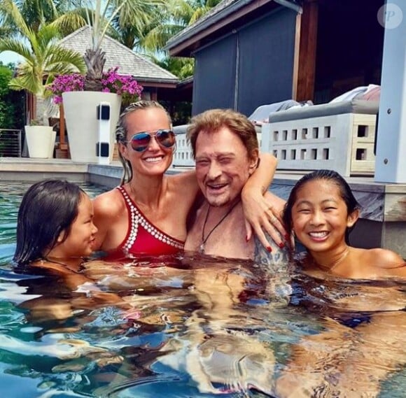 Johnny Hallyday en vacances à Saint-Barthélemy avec sa femme Laeticia et leurs deux filles Jade et Joy, 23 août 2017.
