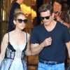 Céline Dion et son danseur Pepe Munoz sortent de l'hôtel Ritz à Paris, le 1er août 2017.