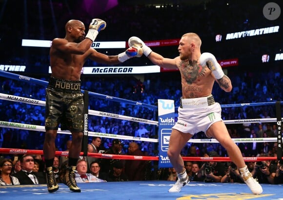 Image du combat entre Floyd Mayweather et Conor McGregor le 26 août 2017 à la T-Mobile Arena à Las Vegas. L'Américain a remporté le duel à la 10e reprise par KO technique (arrêt de l'arbitre).