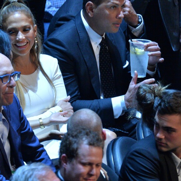 Jennifer Lopez et Alex Rodriguez en couple au combat entre Floyd Mayweather et Conor McGregor le 26 août 2017 à la T-Mobile Arena à Las Vegas.