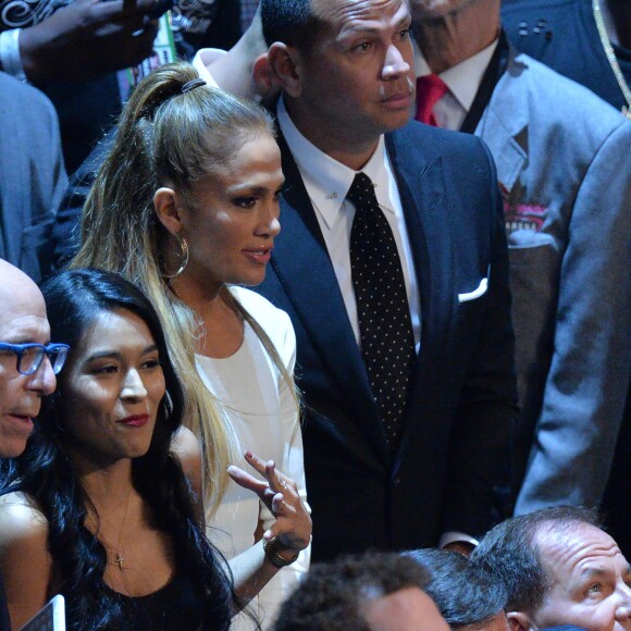 Jennifer Lopez et Alex Rodriguez en couple au combat entre Floyd Mayweather et Conor McGregor le 26 août 2017 à la T-Mobile Arena à Las Vegas.