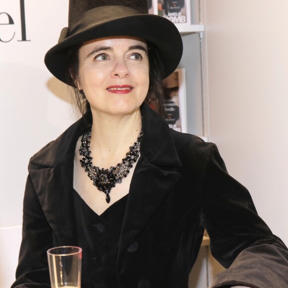 Amélie Nothomb - Le "33ème Salon du Livre" au parc des expositions de la porte de Versailles à Paris. © Cédric Perrin/Bestimage