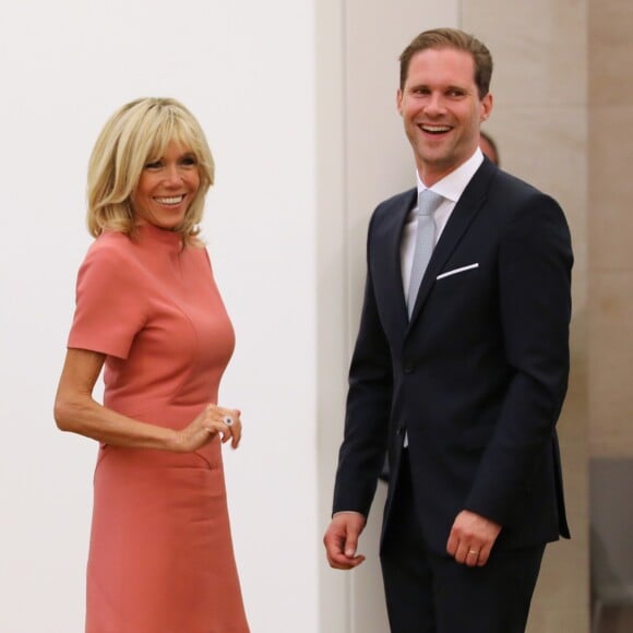 Brigitte Macron et Gauthier Destenay (le mari de Xavier Bettel, premier ministre du Luxembourg) - Visite du musée d'art moderne Grand-Duc Jean (MUDAM) à Luxembourg, le 29 août 2017.