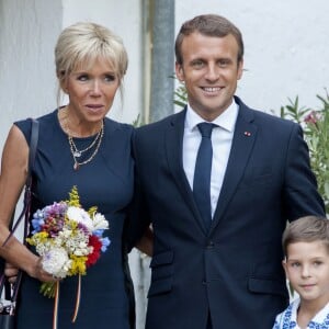 Le président de la République française Emmanuel Macron et sa femme la première dame Brigitte Macron visitent le musée du village roumain "Dimitrie Gusti", en compagnie du président de Roumanie Klaus Iohannis et sa femme Carmen Iohannis à Bucarest, Roumanie, le 24 août 2017. © Pierre Perusseau/Bestimage