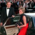  La princesse Diana arrivant au Royal Albert Hall à Londres en mai 1995. 