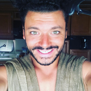 Kev Adams sur une photo publiée sur son compte Instagram le 11 août 2017. L'acteur et humoriste se trouve au Maroc pour le tournage du film "Aladin 2".