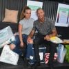 Jeremy Meeks et Chloe Green participent à une journée de dons pour étudiants modestes à North Hollywood. Le 2 septembre 2017.