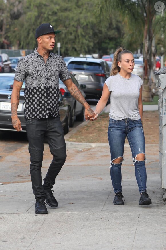 Jeremy Meeks et Chloe Green participent à une journée de dons pour étudiants modestes à North Hollywood. Le 2 septembre 2017.