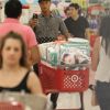 Jeremy Meeks et Chloe Green font des courses dans un supermarché Target à Los Angeles. Le 2 septembre 2017.