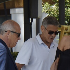 Amal et George Clooney quittent leur hôtel à Venise avec leurs jumeaux Ella et Alexander, le 03 septembre 2017